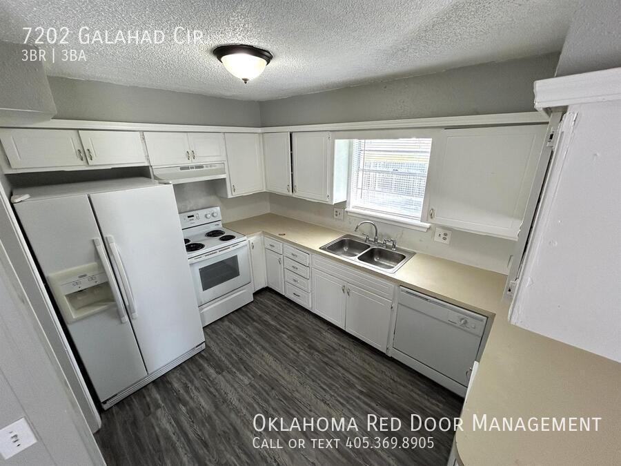 7202 Galahad Cir - Photo 2 of 25