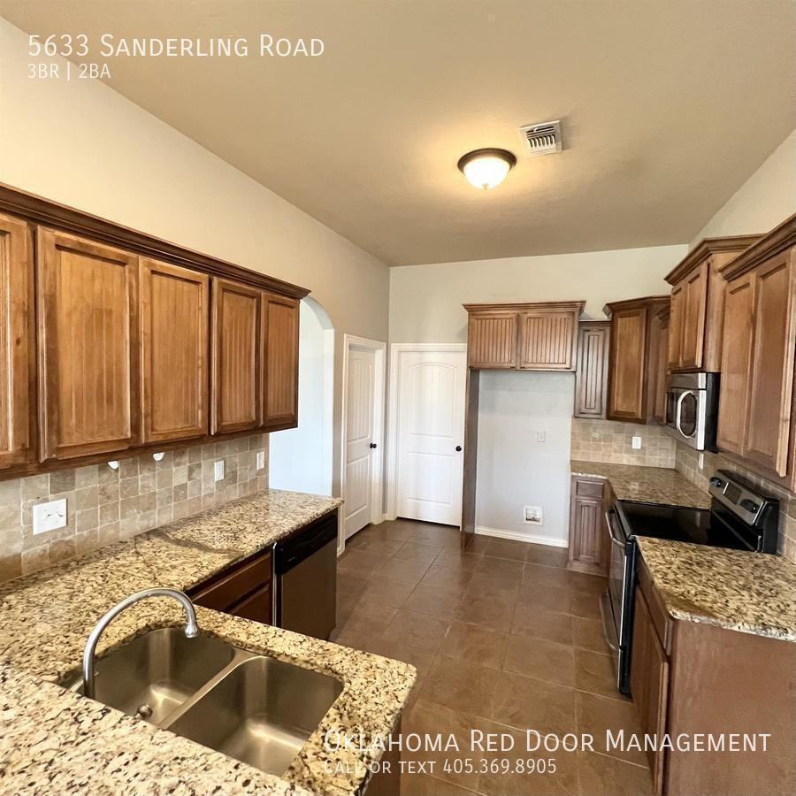 5633 Sanderling Rd - Photo 4 of 19