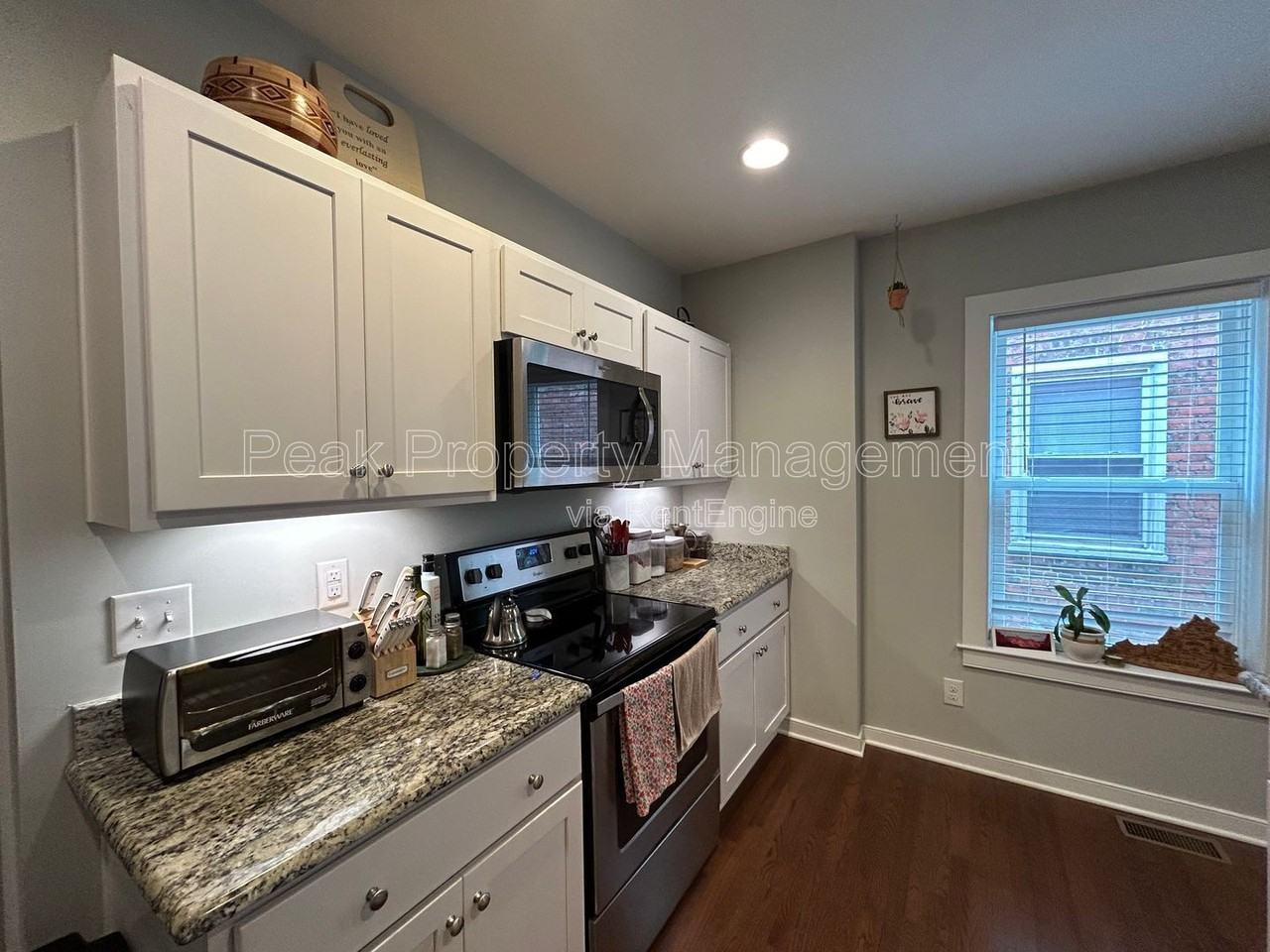 617 N 32nd St #B - Photo 6 of 9