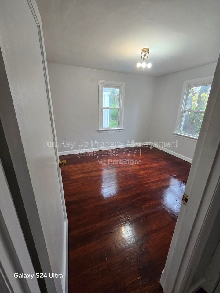 910 Disco Dr - Photo 3 of 10