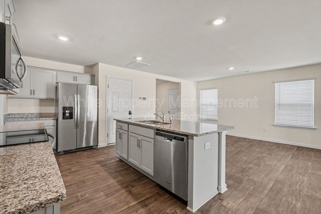 7316 Finnigan Rd - Photo 6 of 34
