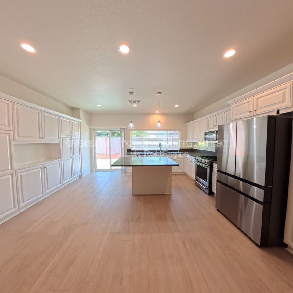 2921 Gibson St - Photo 6 of 42