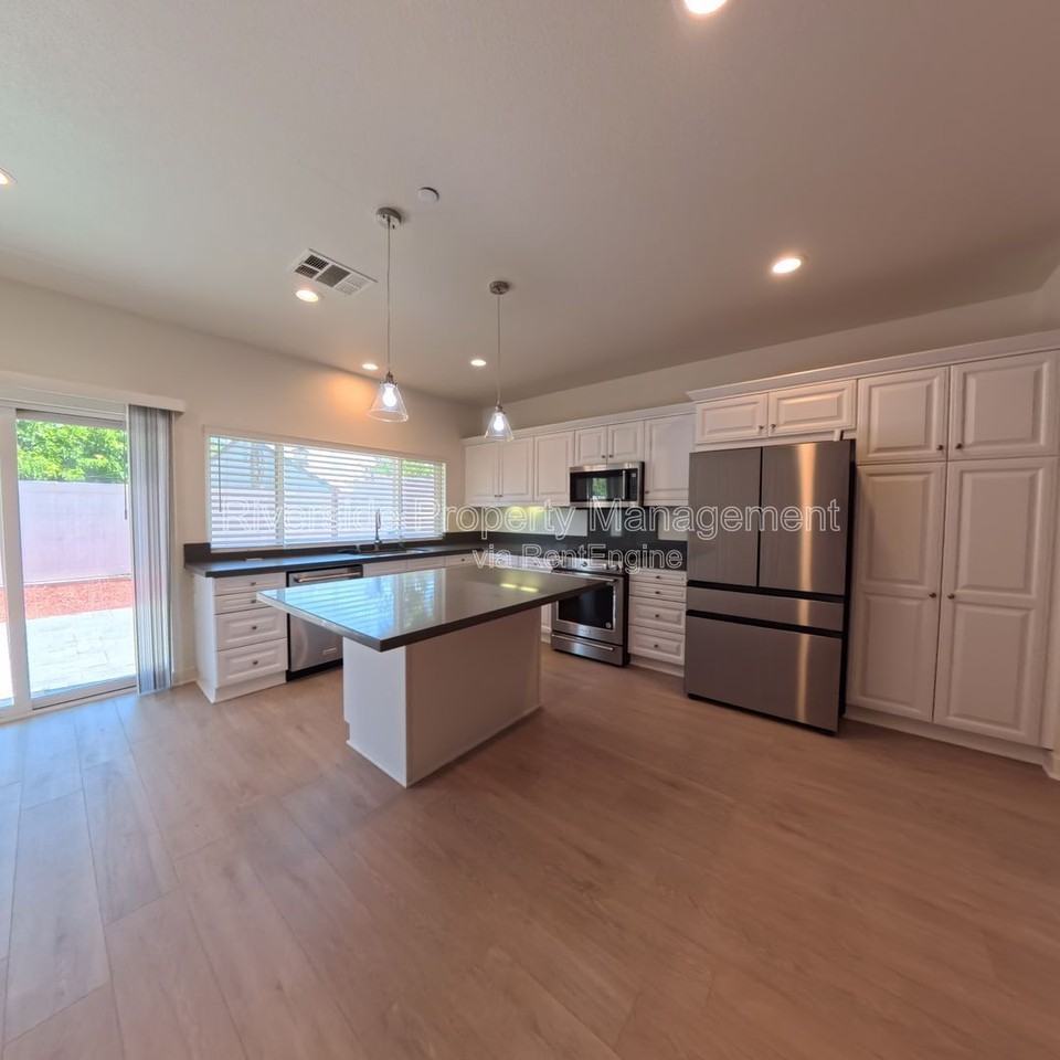 2921 Gibson St - Photo 7 of 42