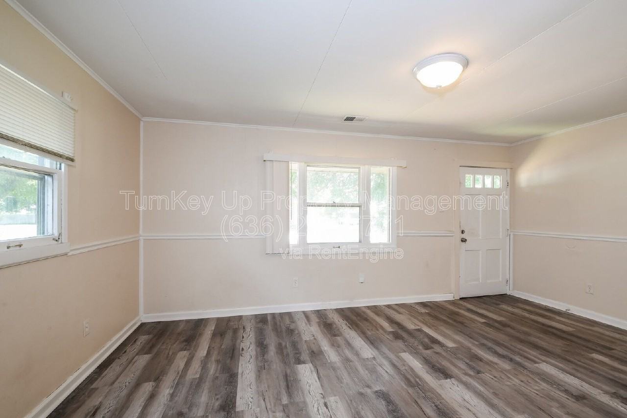 110 Paul Ave - Photo 3 of 17