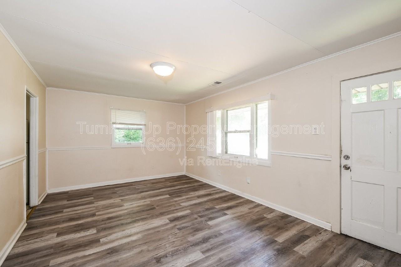 110 Paul Ave - Photo 5 of 17