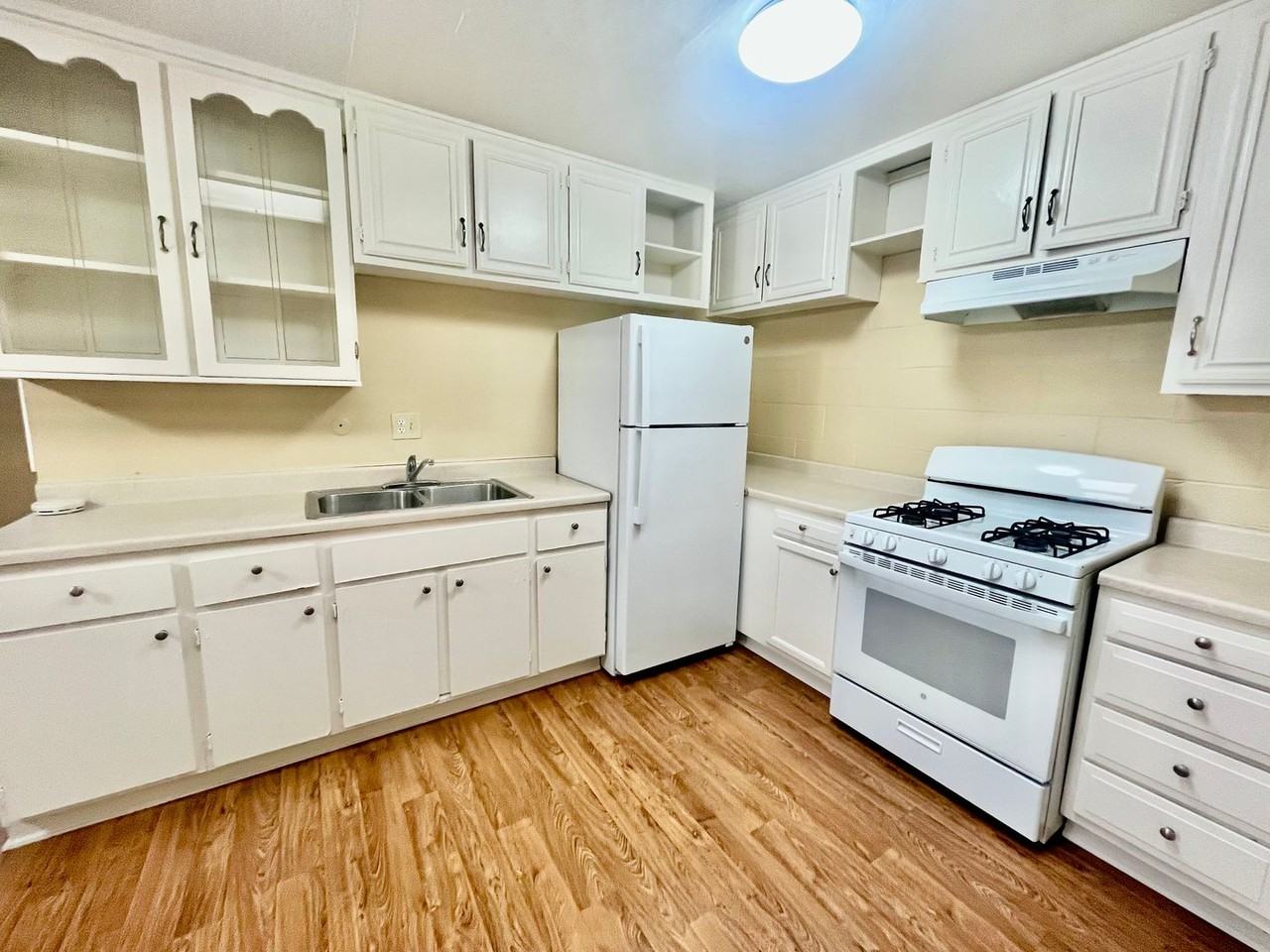 2759 College Blvd - Photo 3 of 24