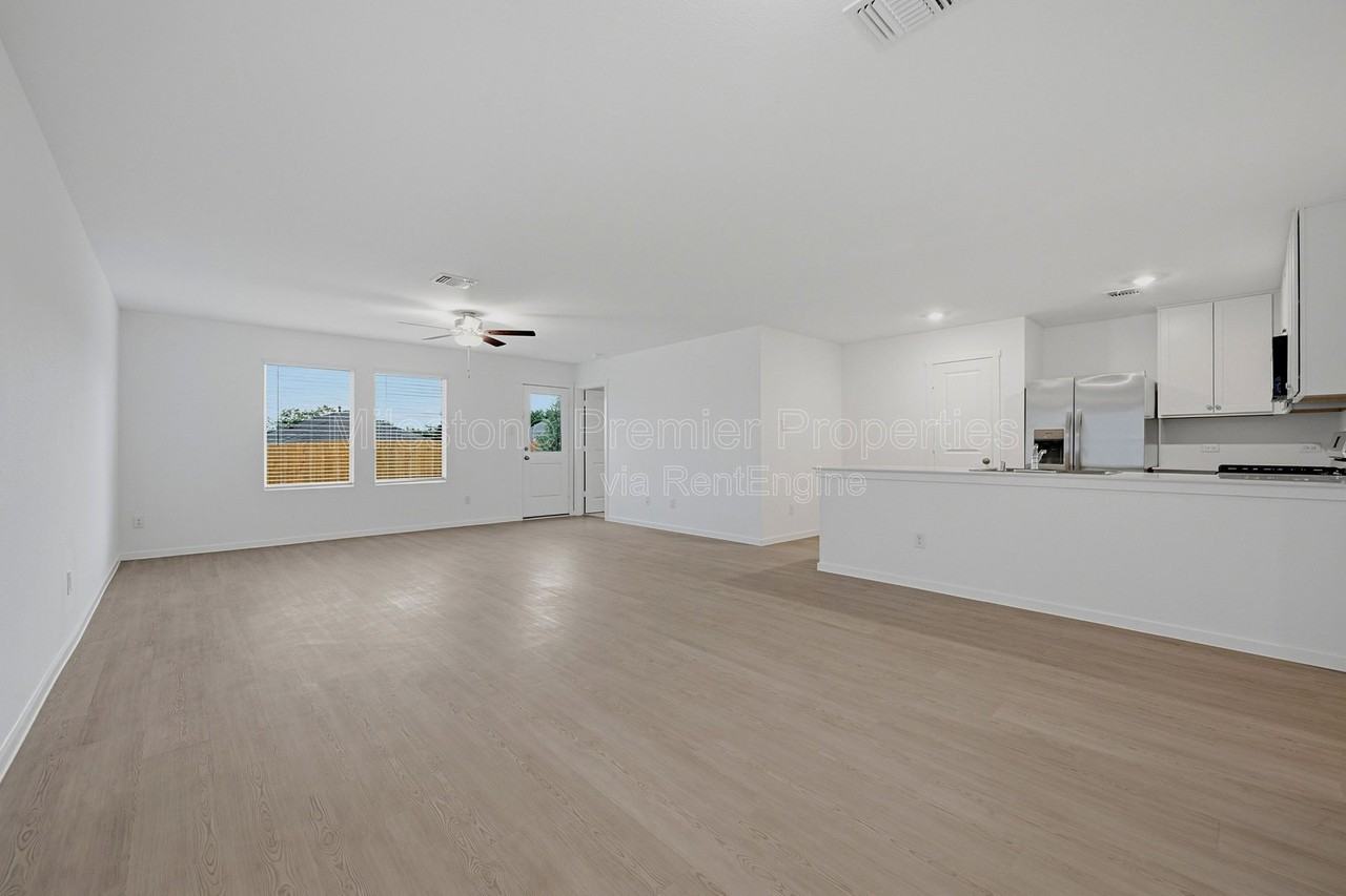 209 Cattail Ln - Photo 4 of 23