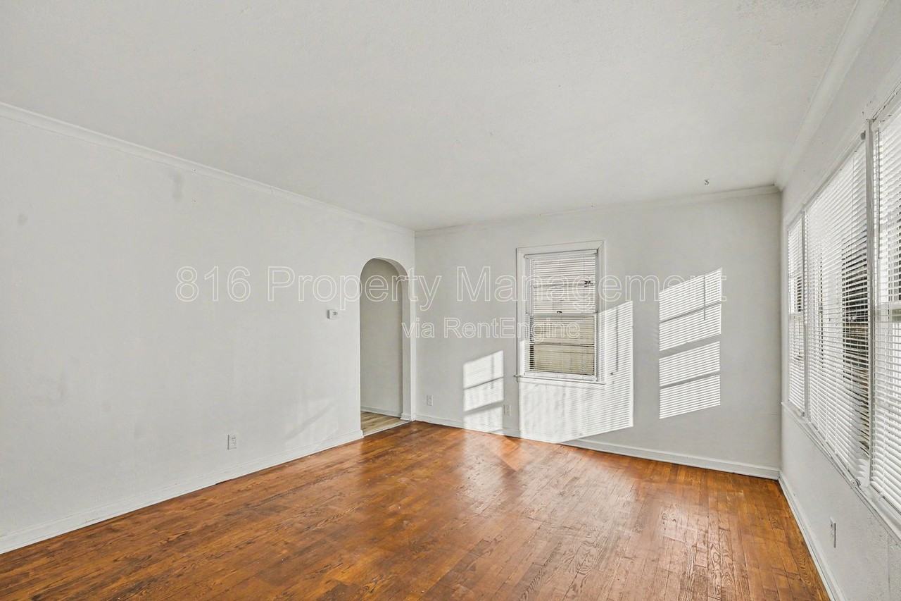 7412 Bellefontaine Ave - Photo 3 of 9