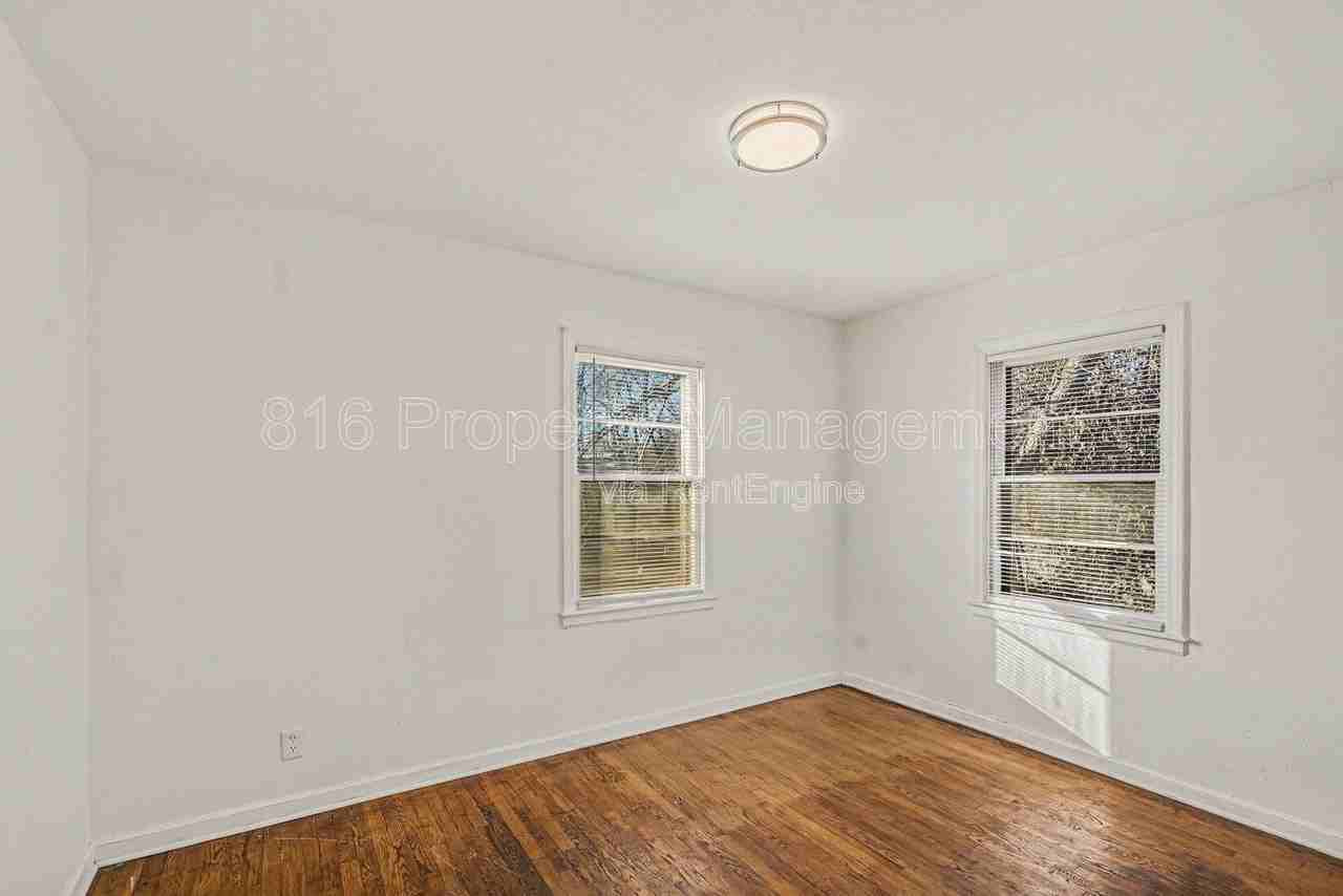 7412 Bellefontaine Ave - Photo 5 of 9