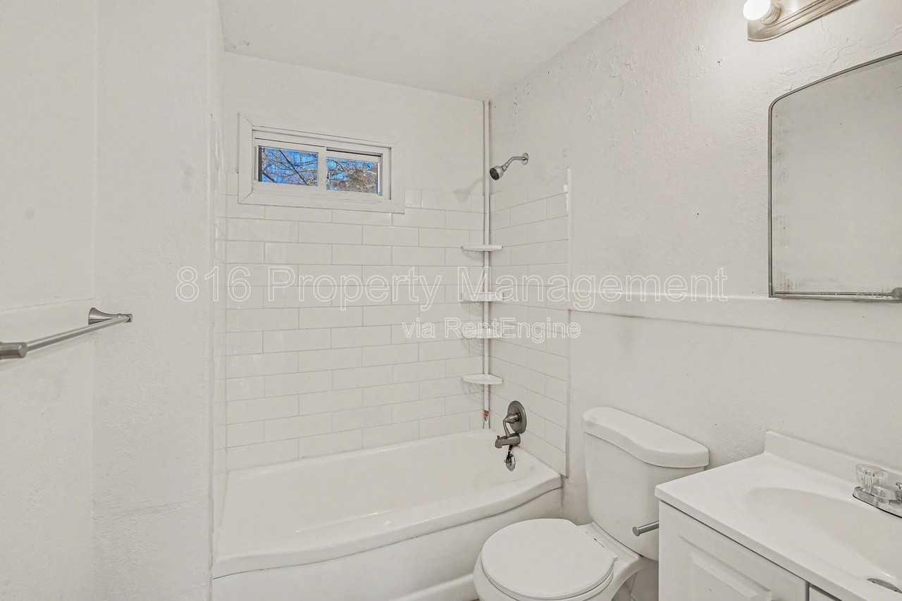 7412 Bellefontaine Ave - Photo 7 of 9