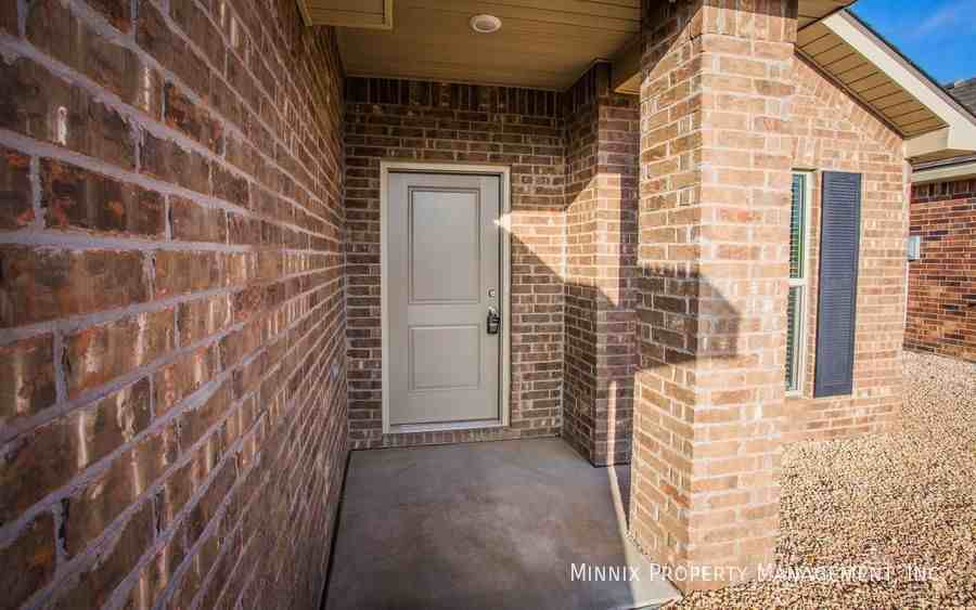 2027 Kenwood Ave - Photo 5 of 35