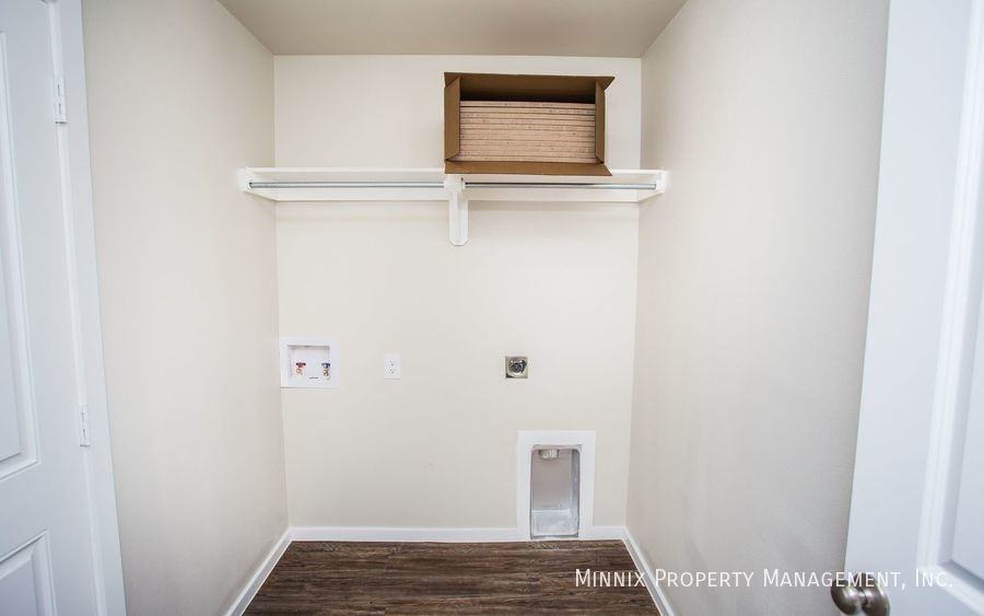 2027 Kenwood Ave - Photo 6 of 35