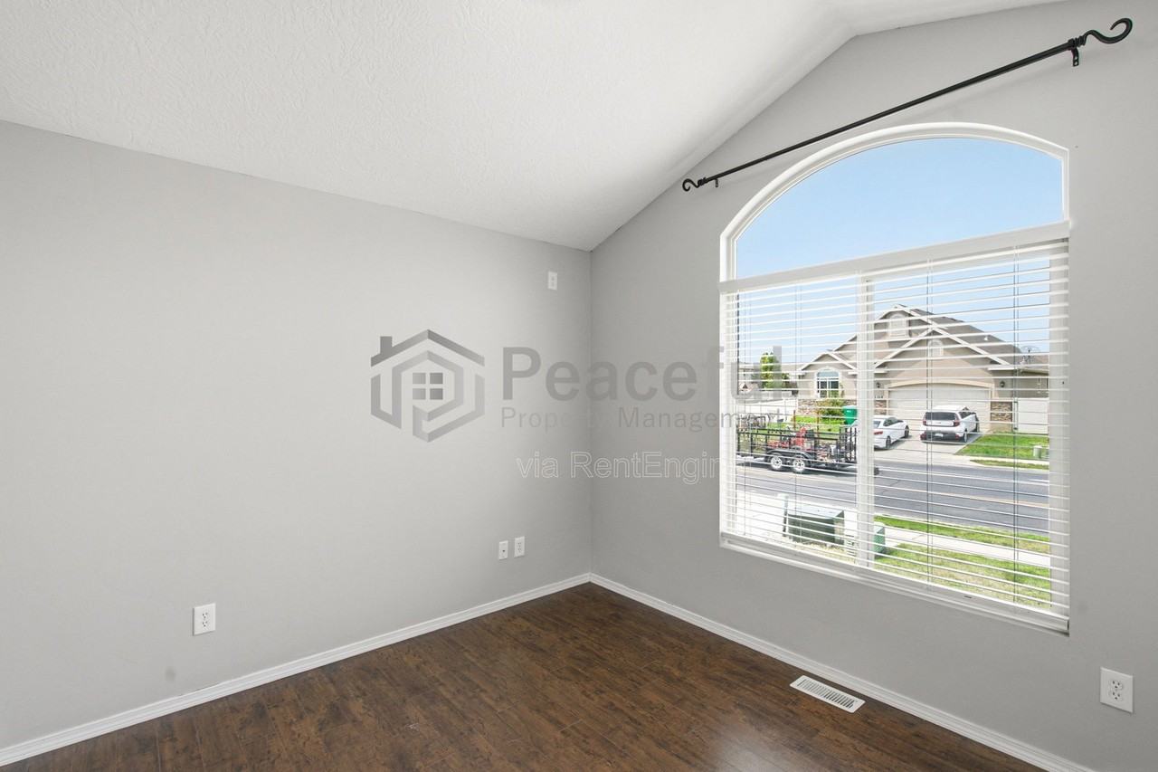 3558 S 700 E - Photo 2 of 26