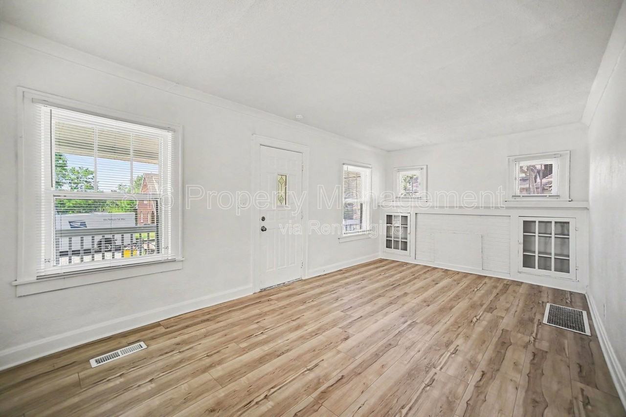 6431 S Benton Ave - Photo 4 of 15