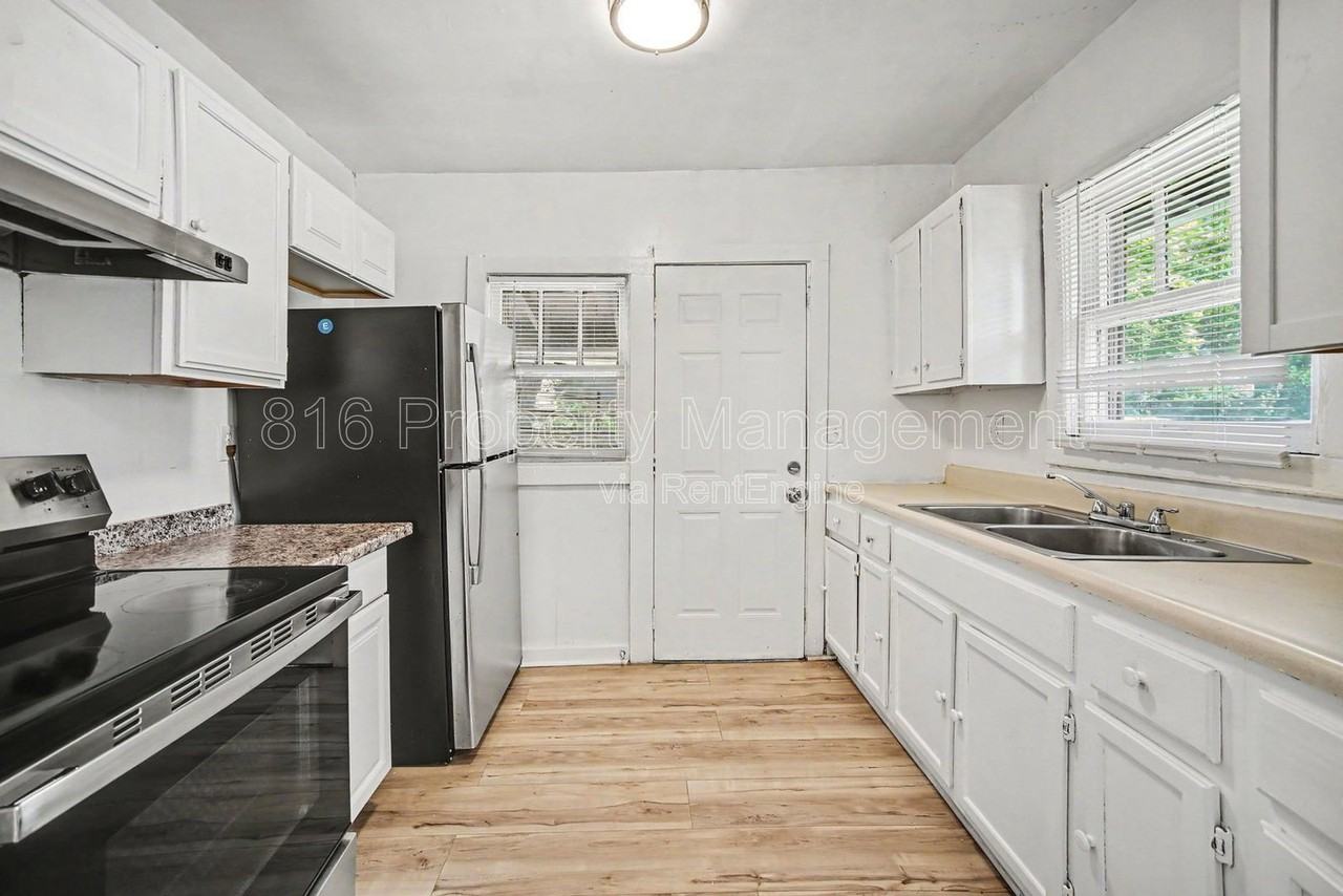 6431 S Benton Ave - Photo 7 of 15