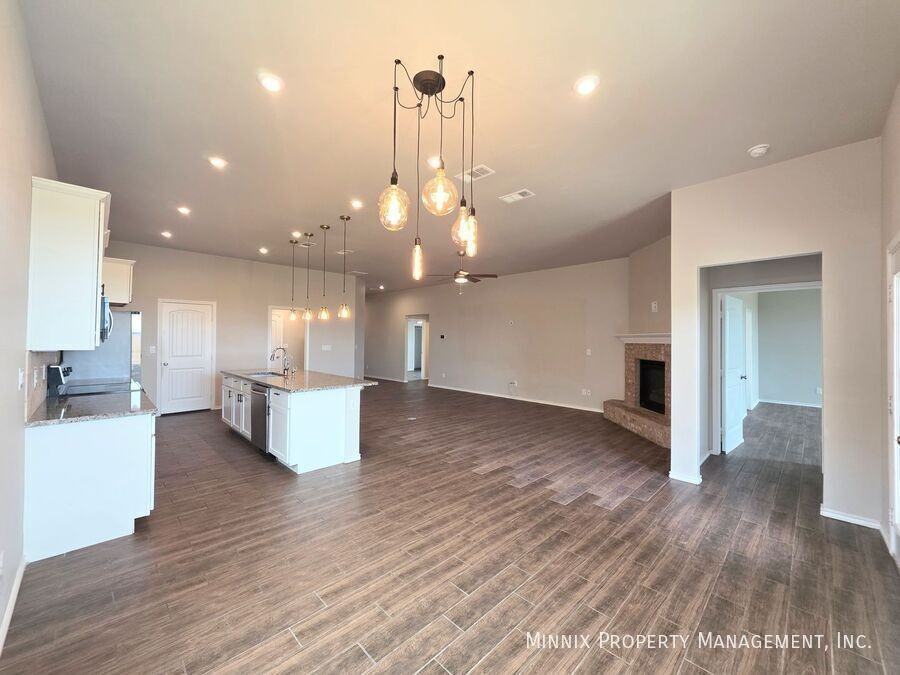 6801 Ranch Ave - Photo 3 of 23