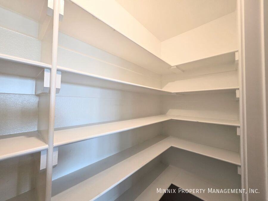 6801 Ranch Ave - Photo 4 of 23