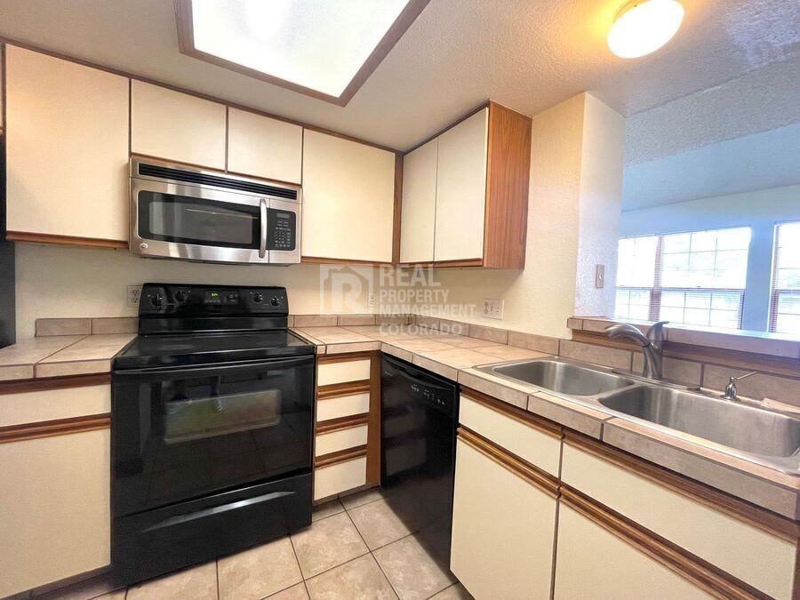 4933 S Carson St #103 - Photo 4 of 10
