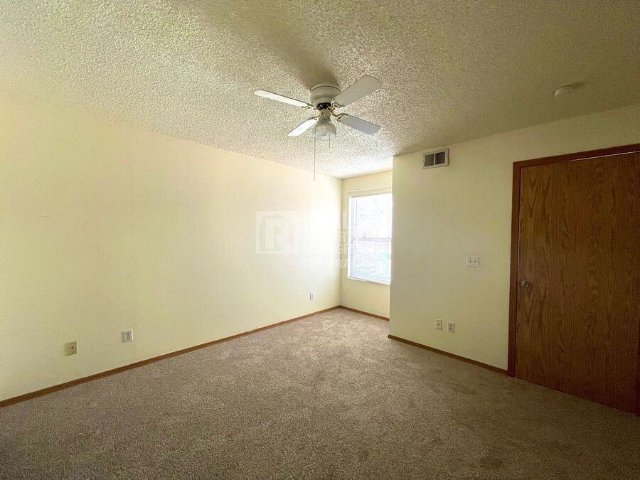 4933 S Carson St #103 - Photo 7 of 10