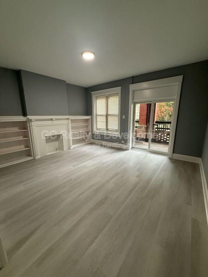 4326 S Michigan Ave #1N - Photo 2 of 12