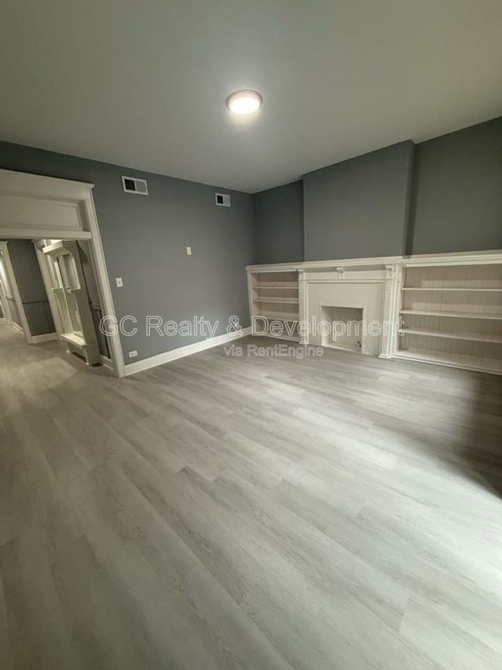 4326 S Michigan Ave #1N - Photo 3 of 12