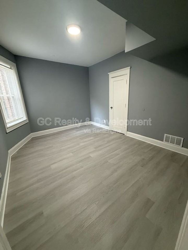 4326 S Michigan Ave #1N - Photo 7 of 12