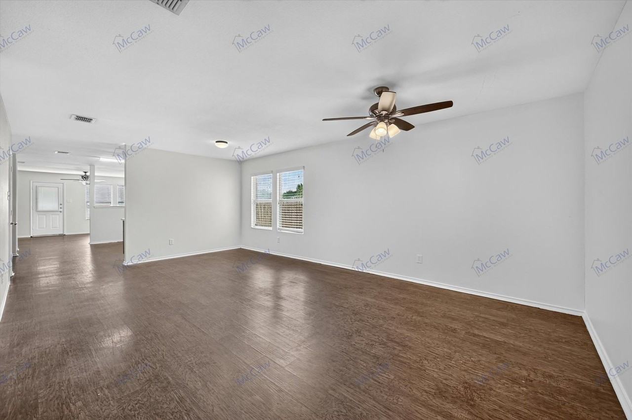 1608 Diamond Lake Trl - Photo 3 of 17