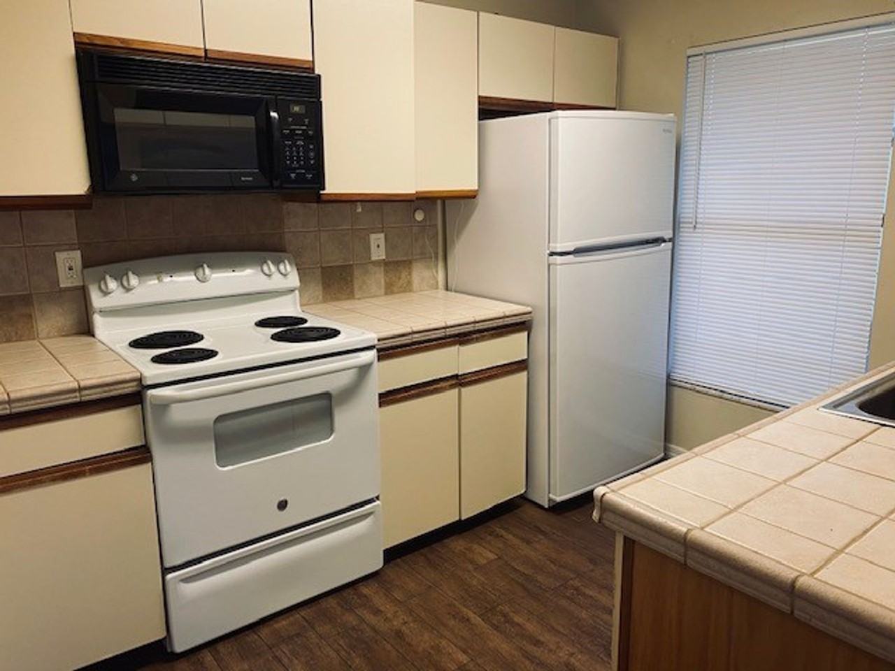 1604 Sunside Sq #33 - Photo 3 of 15
