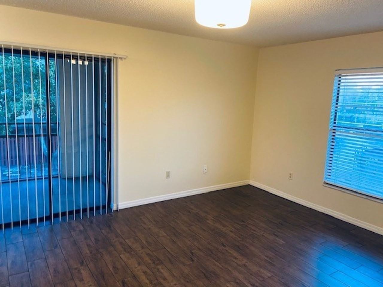 1604 Sunside Sq #33 - Photo 4 of 15