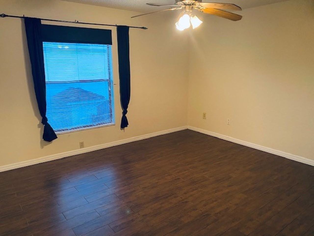 1604 Sunside Sq #33 - Photo 7 of 15