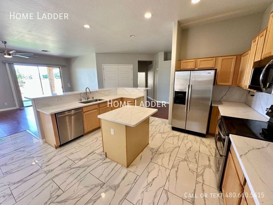 244 W Merrill Ave - Photo 4 of 25