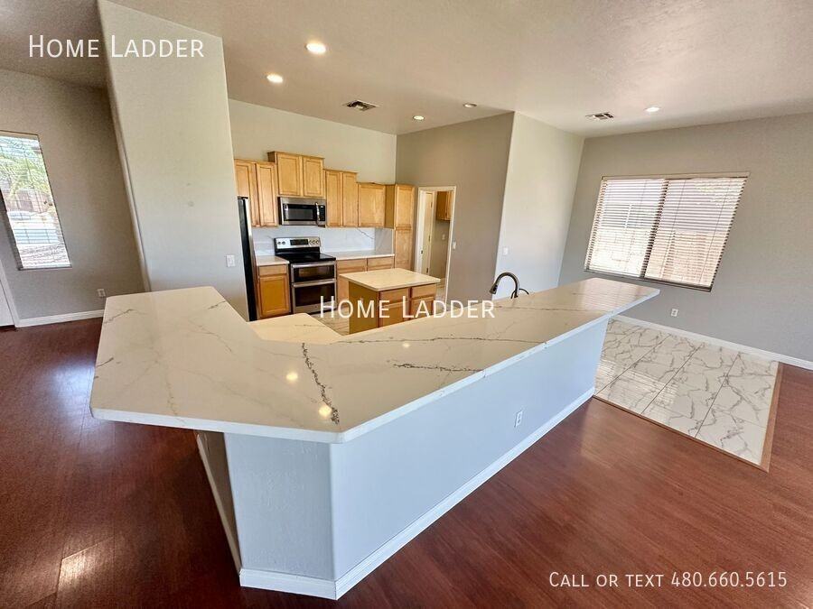 244 W Merrill Ave - Photo 5 of 25