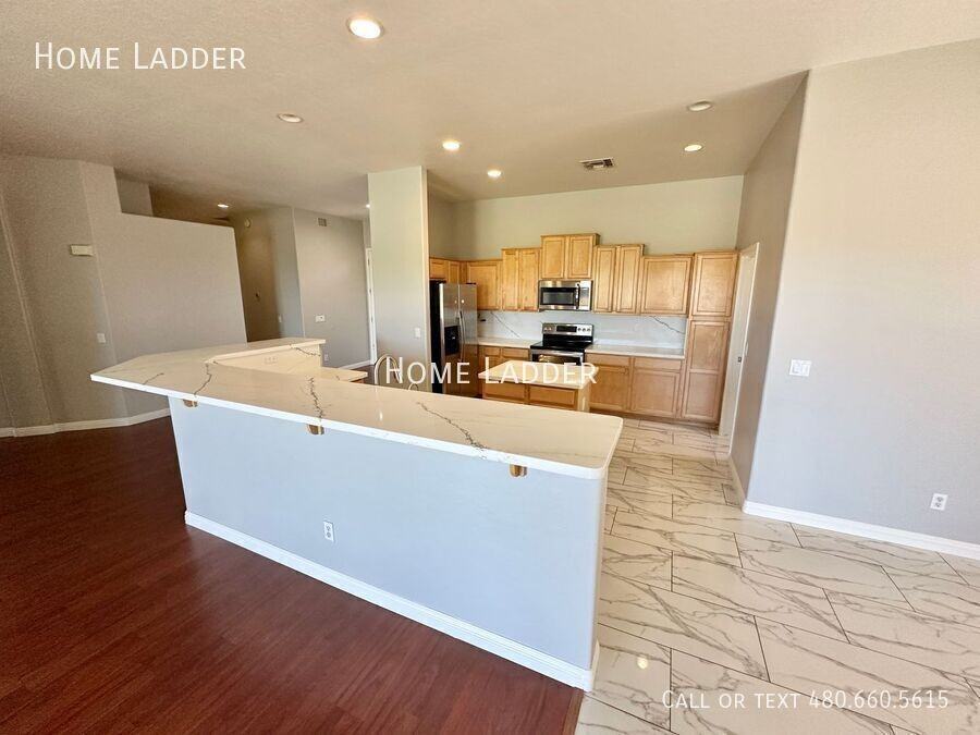 244 W Merrill Ave - Photo 6 of 25