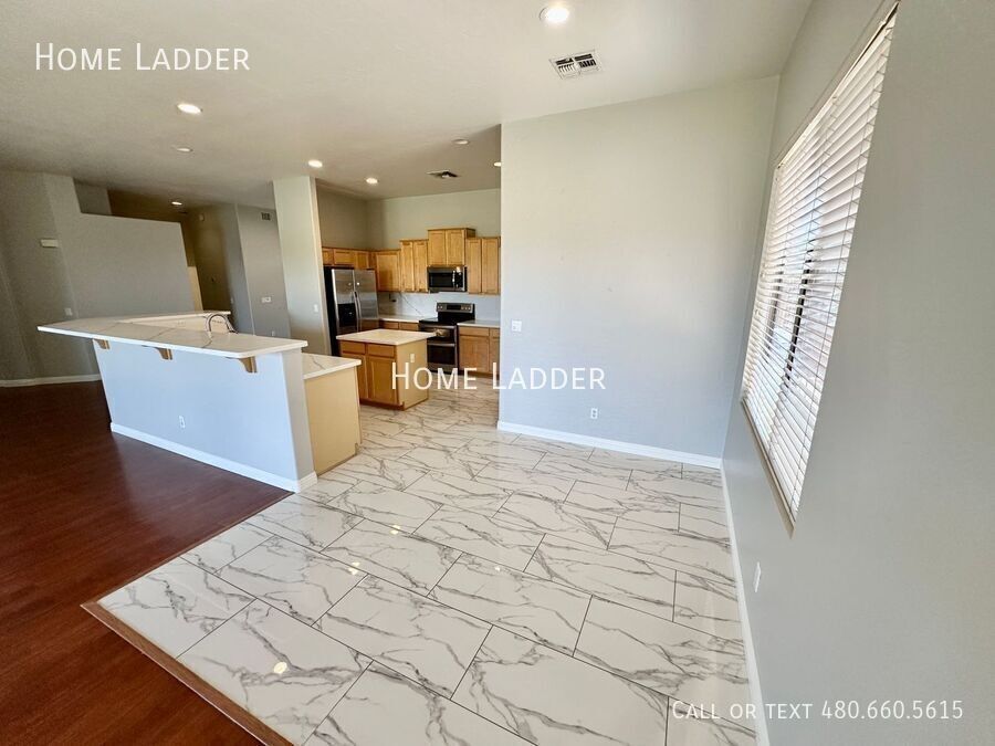 244 W Merrill Ave - Photo 7 of 25