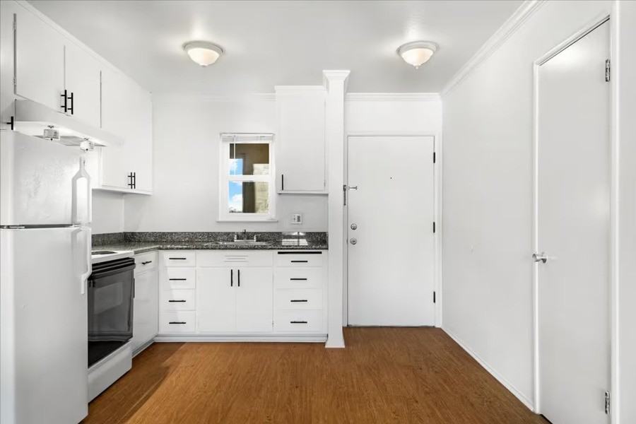 1739 Addison St #12 - Photo 6 of 17