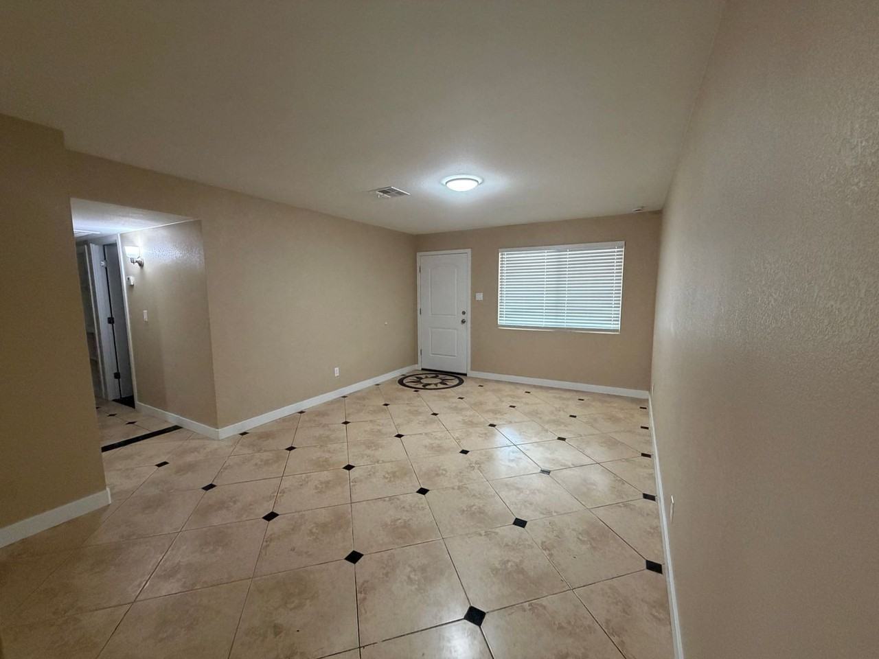 5810 W Earll Dr - Photo 3 of 18