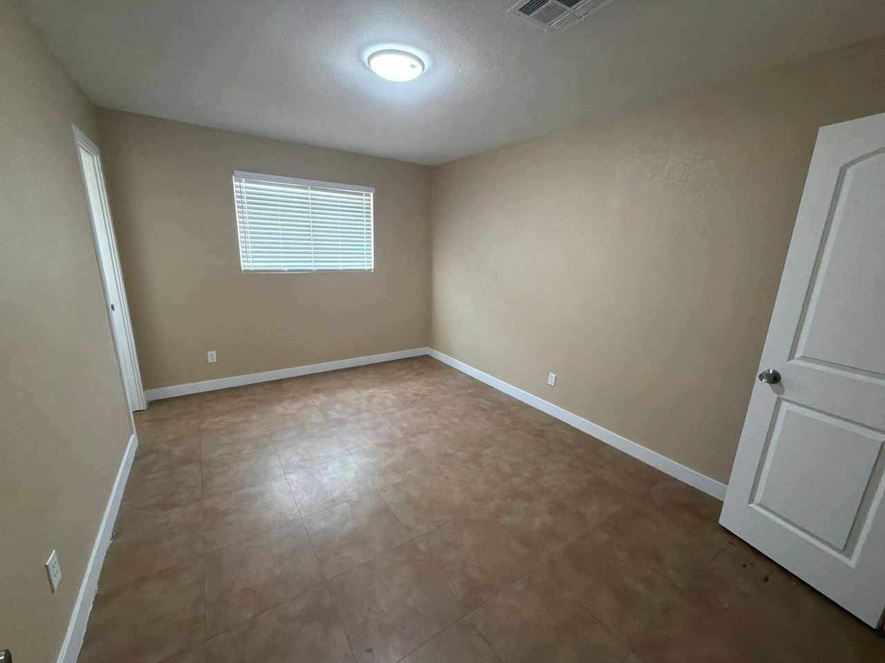 5810 W Earll Dr - Photo 7 of 18