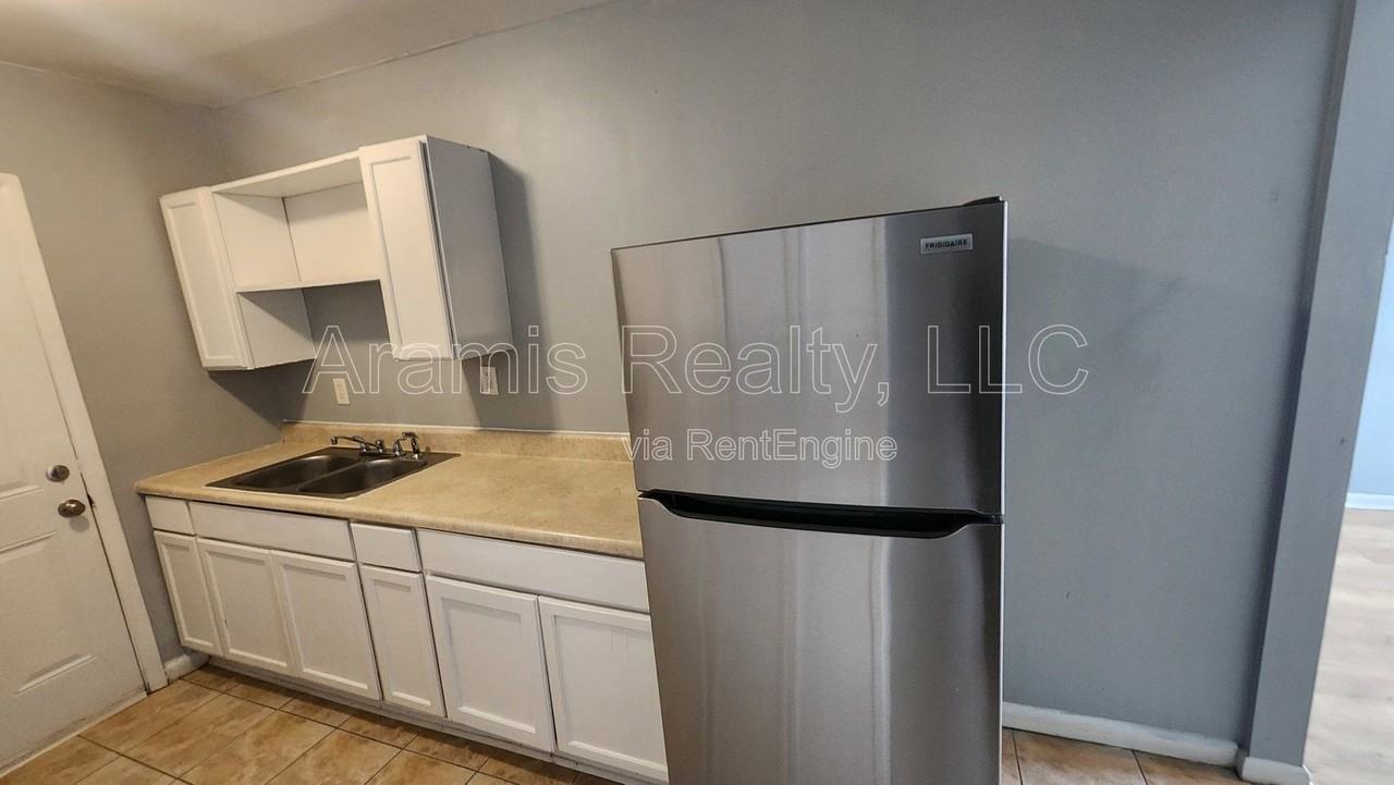 248 Rosser St Sw - Photo 4 of 11
