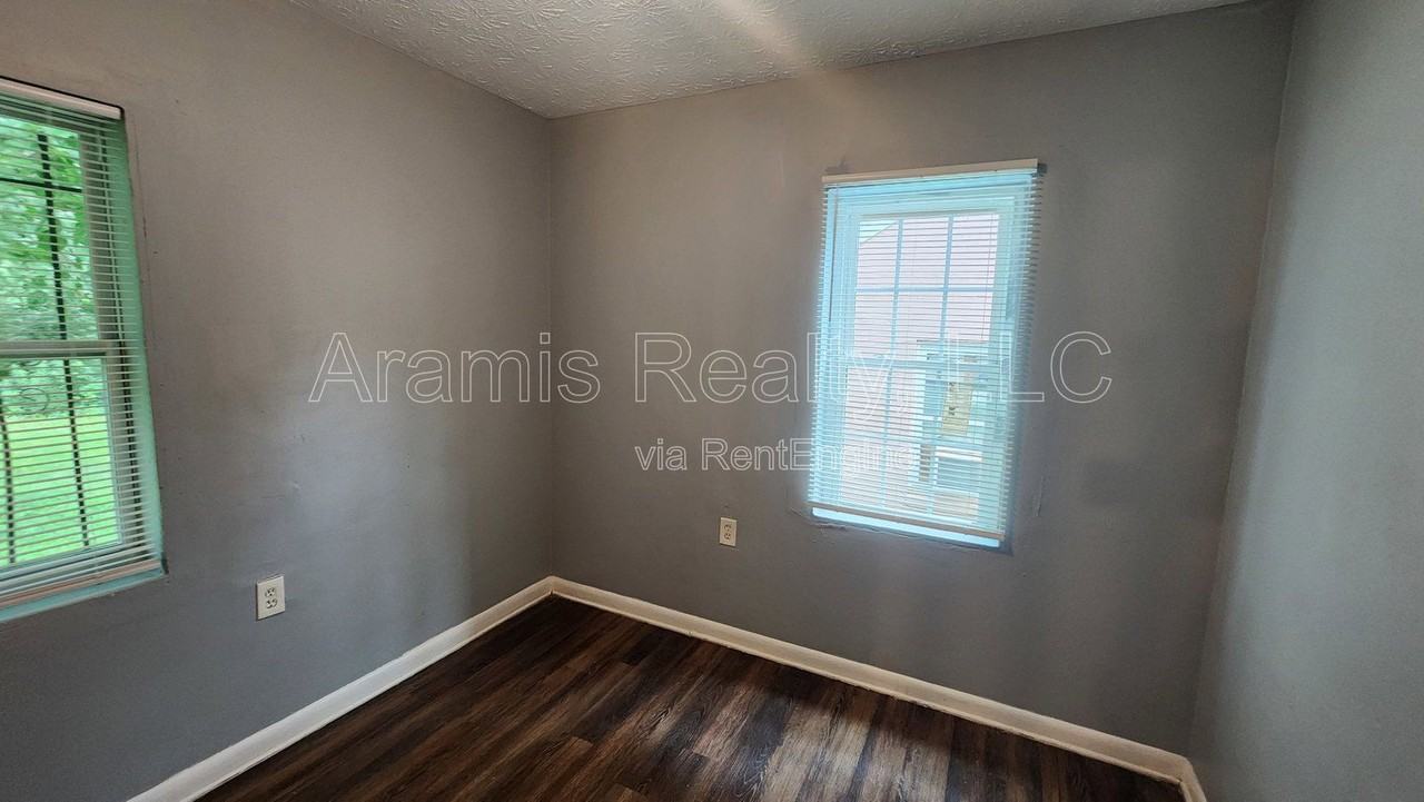 248 Rosser St Sw - Photo 7 of 11