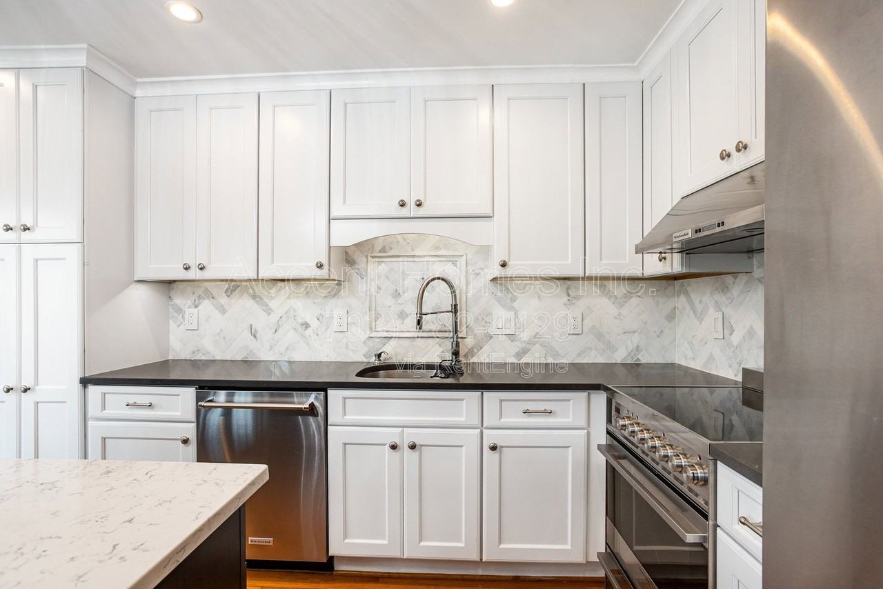 6107 Summer Park Ln - Photo 7 of 33