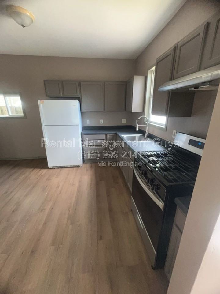 2205 10th Ave S - Photo 2 of 13
