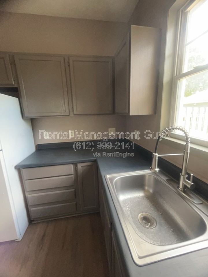 2205 10th Ave S - Photo 3 of 13