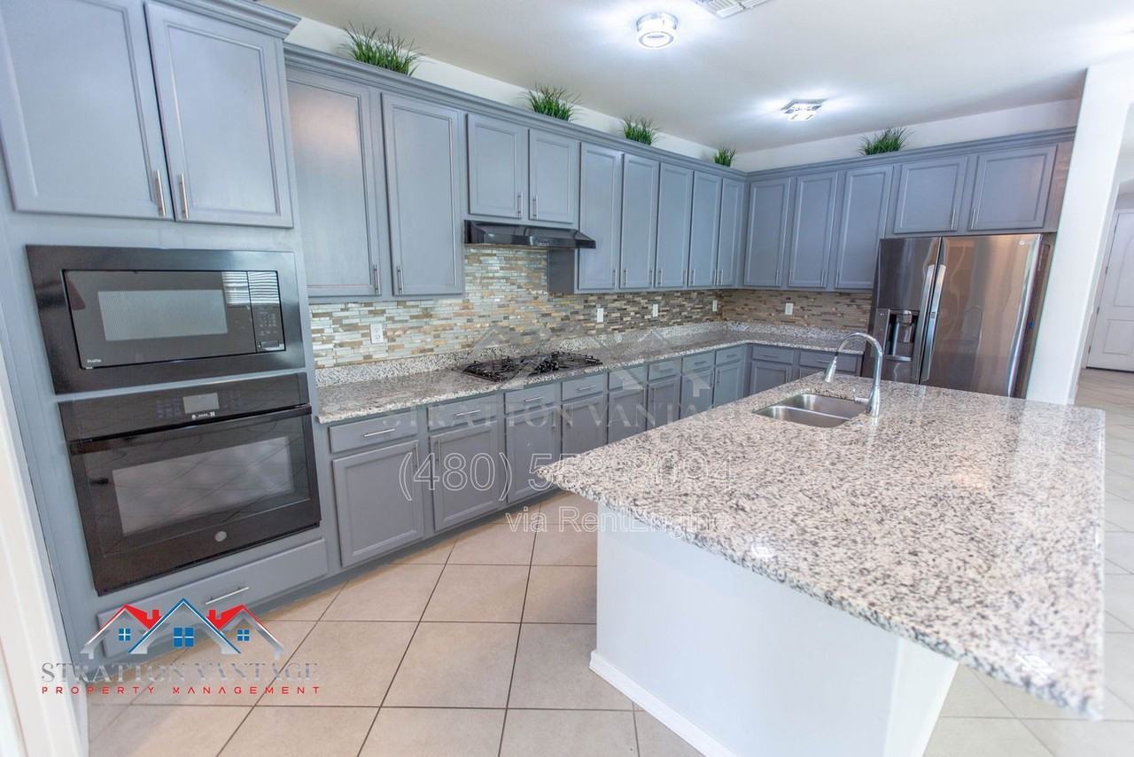 15244 W Moreland St - Photo 5 of 42