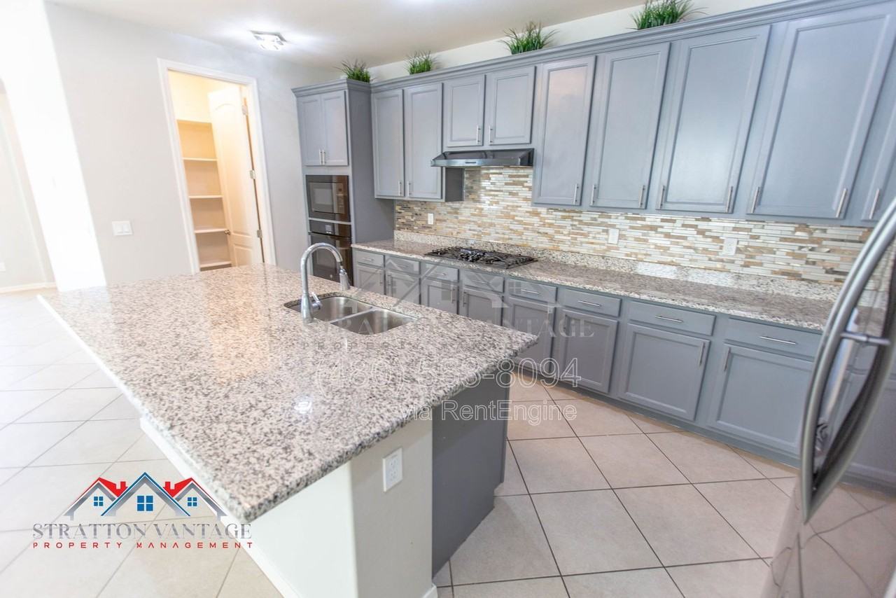15244 W Moreland St - Photo 7 of 42