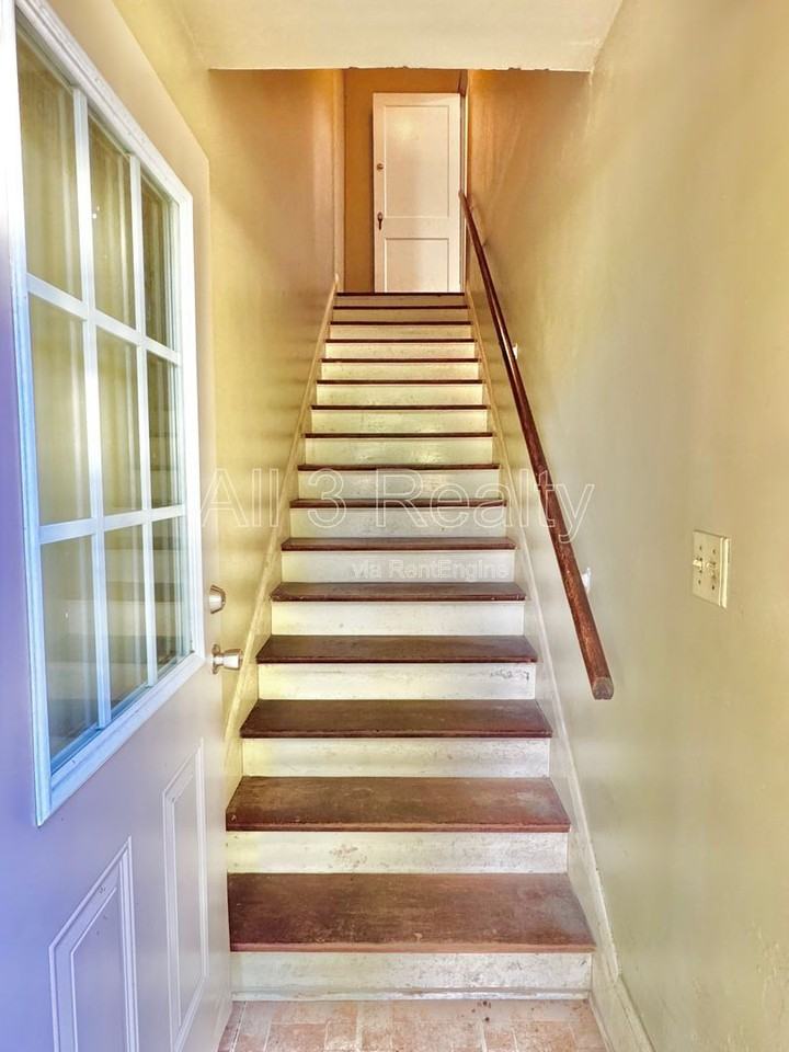 440 E Fairview Ave - Photo 4 of 29