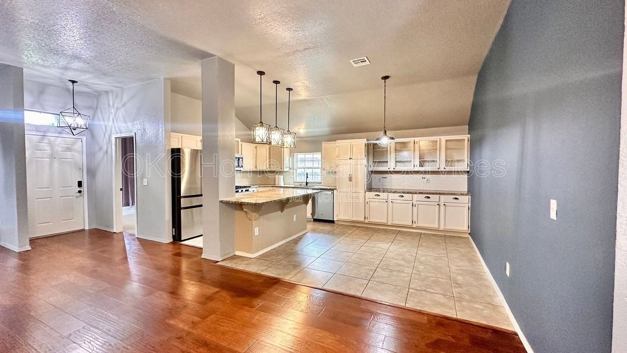 2617 Amy Ct - Photo 6 of 32