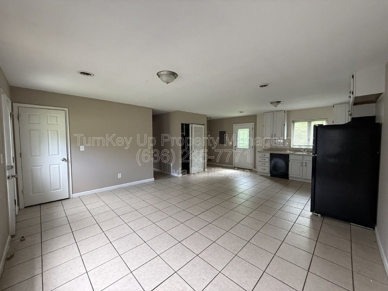 1202 Laredo Ave - Photo 6 of 19