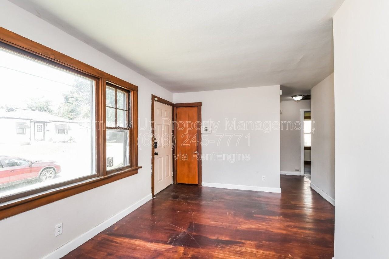 422 Plaza Ave - Photo 5 of 22