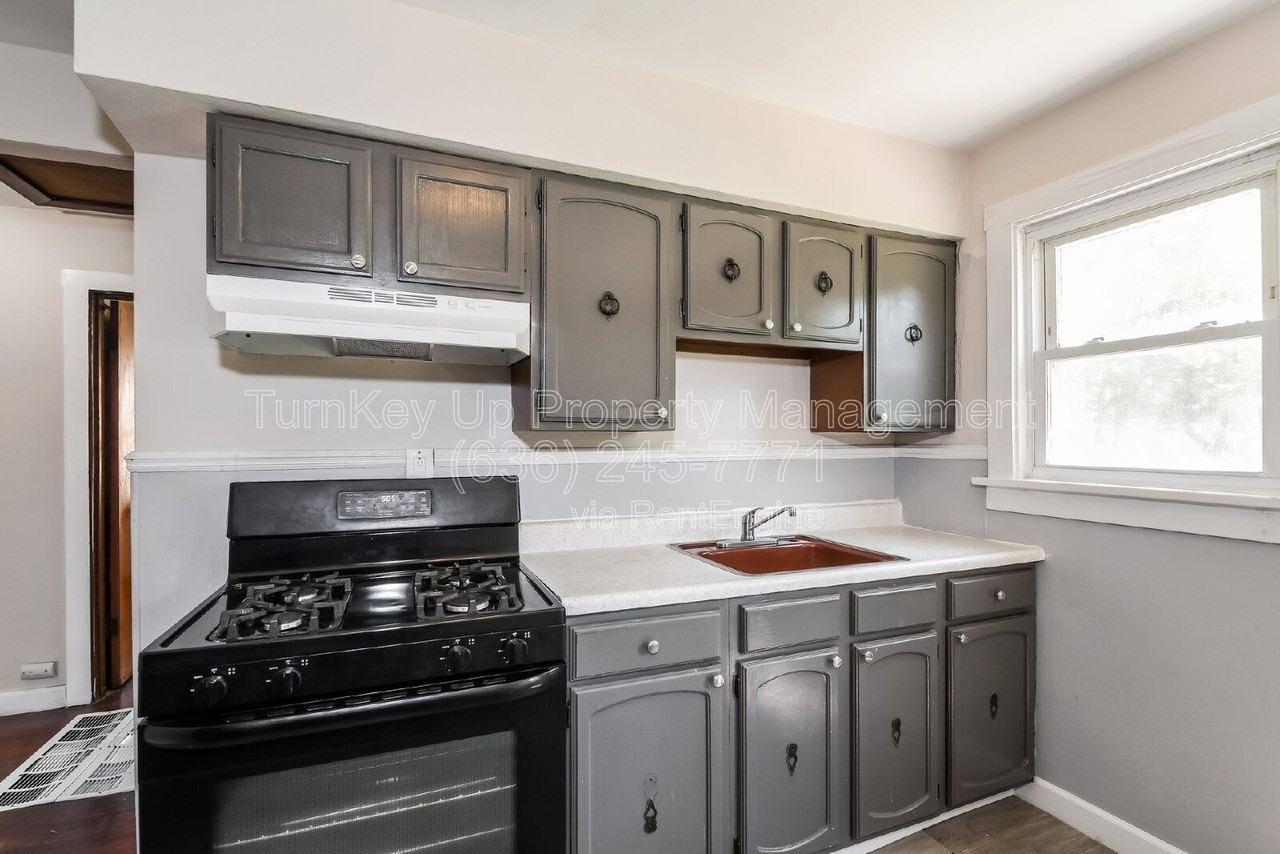 422 Plaza Ave - Photo 6 of 22