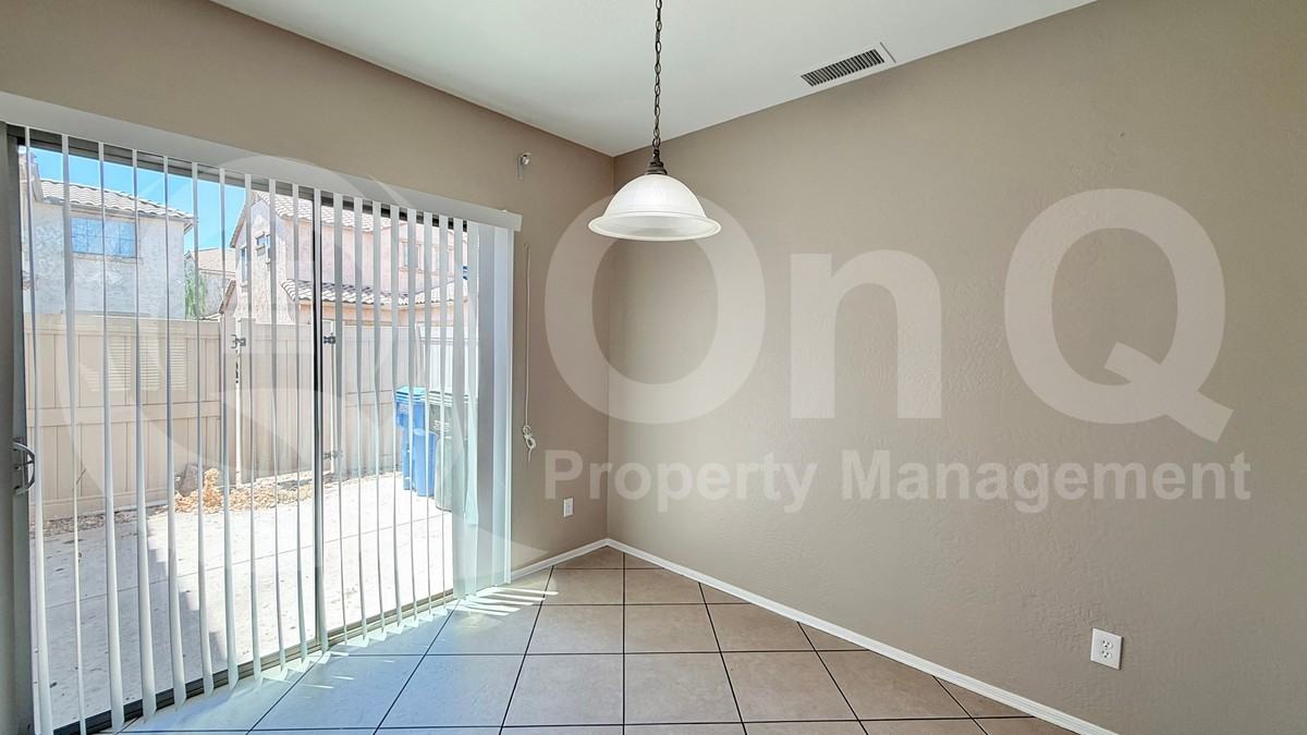 8306 W Sheridan St - Photo 4 of 17
